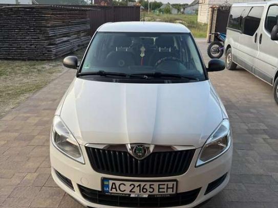 Skoda Fabia                           2010г. в рассрочку
