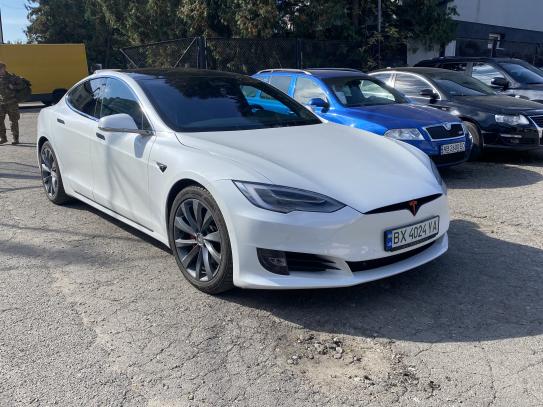 Tesla Model s 2017г. в рассрочку