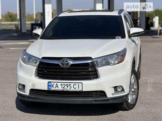 Toyota Highlander 2015г. в рассрочку