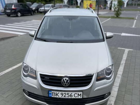 Volkswagen Touran 2010g. in Raten