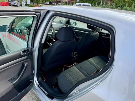 Volkswagen Golf 2006р. у розстрочку