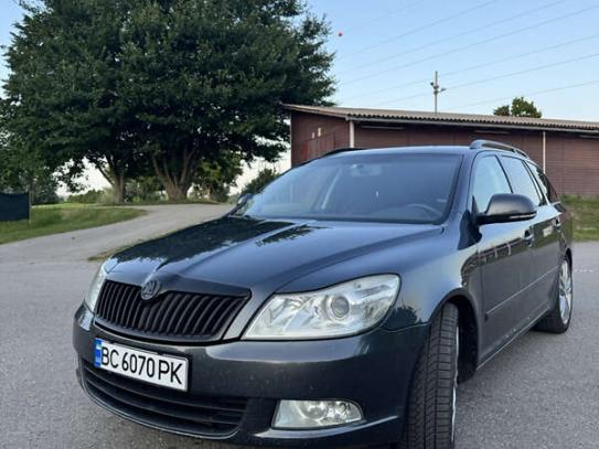 Skoda Octavia                         2010г. в рассрочку