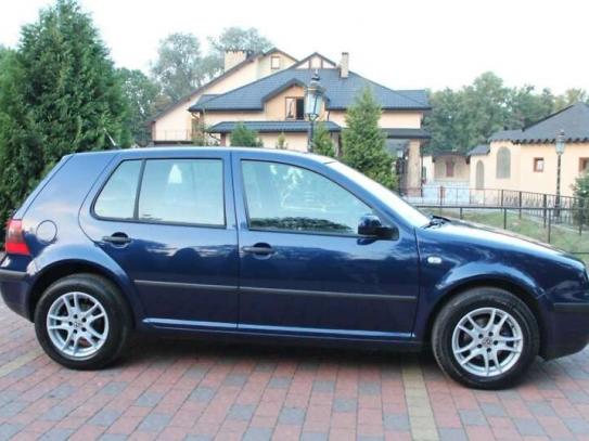 Volkswagen Golf 2001р. у розстрочку