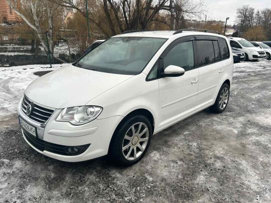 Volkswagen Touran 2010р. у розстрочку