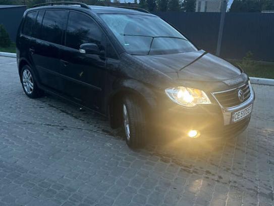 Volkswagen Touran                          2008г. в рассрочку