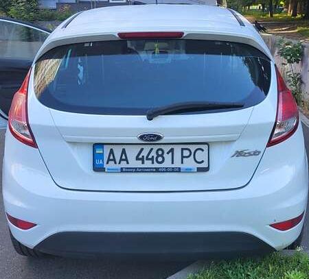 Ford Fiesta                          2016г. в рассрочку