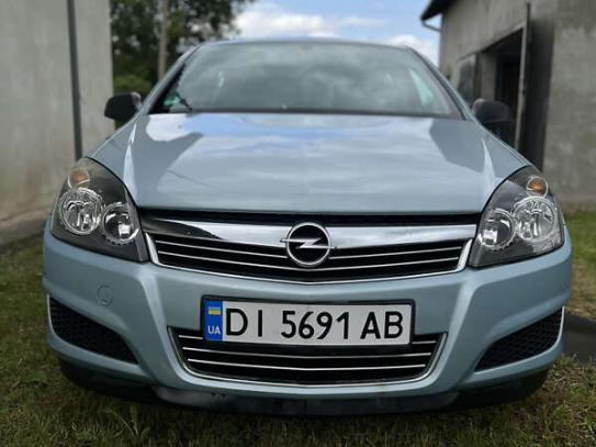 Opel Astra                           2009г. в рассрочку