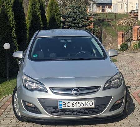 Opel Astra sports tourer 2013г. в рассрочку