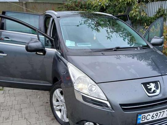 Peugeot 5008 2011р. у розстрочку