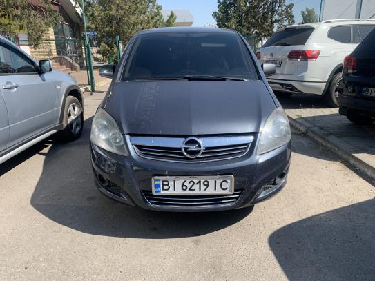 Opel Zafira 2010р. у розстрочку