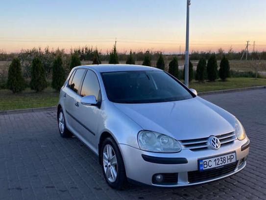 Volkswagen Golf 2006р. у розстрочку