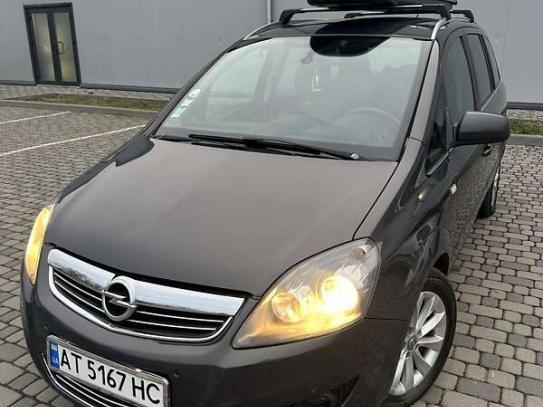 Opel Zafira                          2013г. в рассрочку