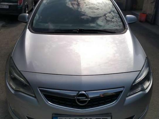 Opel Astra                           2012г. в рассрочку