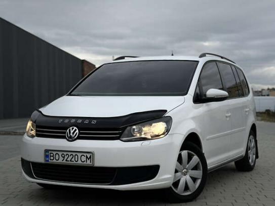 Volkswagen Touran 2010р. у розстрочку