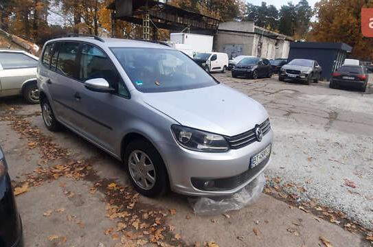 Volkswagen Touran 2012р. у розстрочку