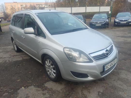 Opel Zafira 2010г. в рассрочку