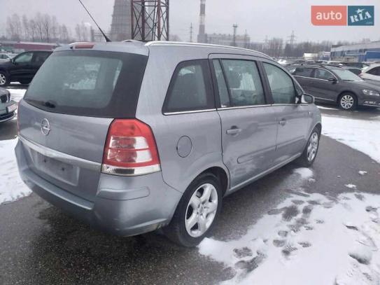 Opel Zafira 2009г. в рассрочку