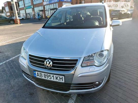 Volkswagen Touran 2007р. у розстрочку