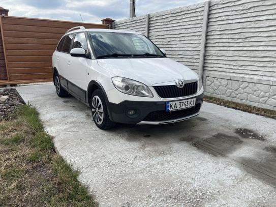 Skoda Fabia                           2012г. в рассрочку