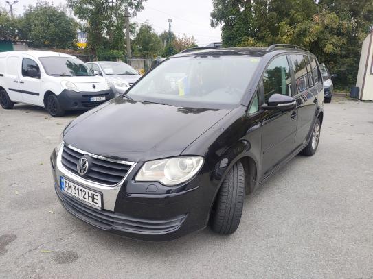 Volkswagen Touran 2009г. в рассрочку