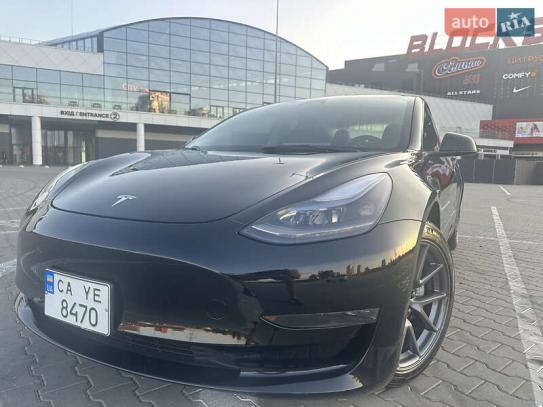 Tesla Model 3 2022р. у розстрочку