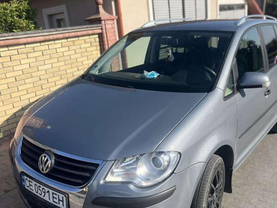 Volkswagen Touran                          2007г. в рассрочку
