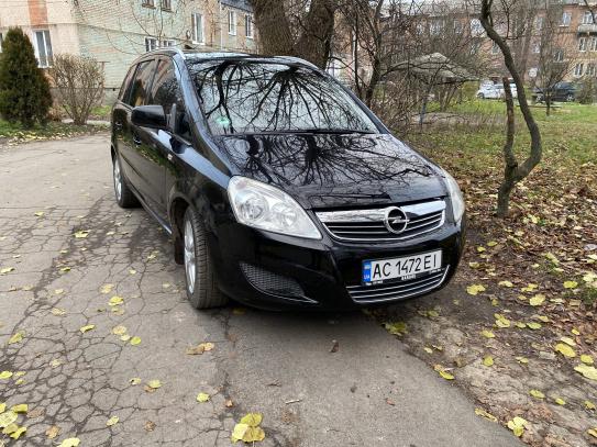 Opel Zafira 2009г. в рассрочку