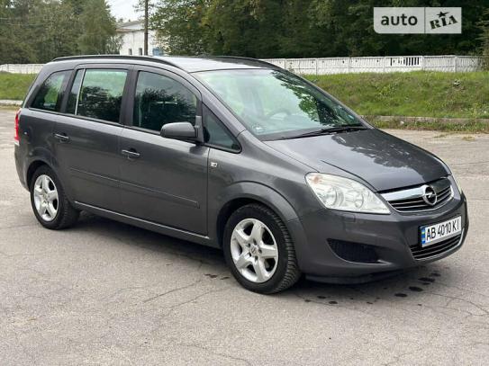 Opel Zafira 2008р. у розстрочку