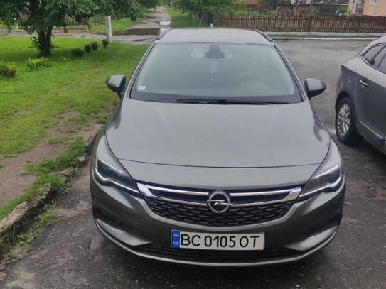 Opel Astra                           2016г. в рассрочку
