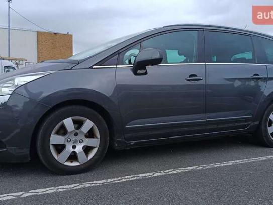 Peugeot 5008 2012р. у розстрочку