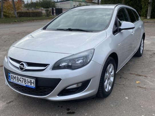 Opel Astra sports tourer 2015г. в рассрочку