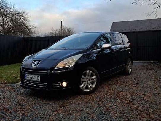 Peugeot 5008                            2010г. в рассрочку