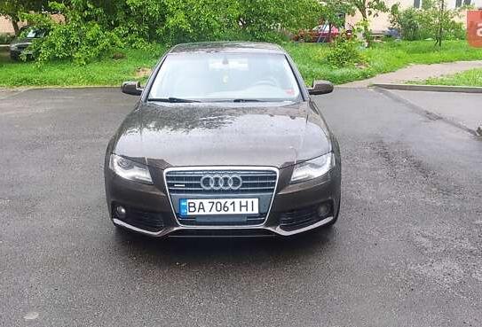 Audi A4                              2010г. в рассрочку