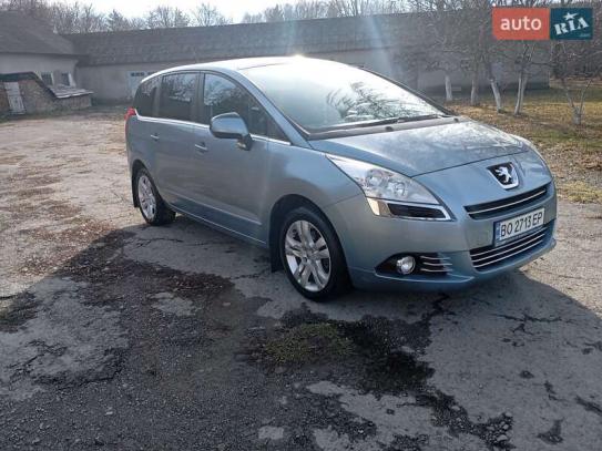Peugeot 5008                            2010г. в рассрочку
