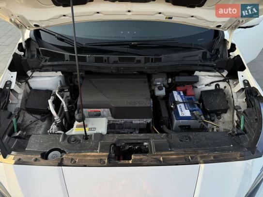 Nissan Leaf
                            2021г. в рассрочку