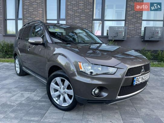 Mitsubishi Outlander                       2011г. в рассрочку