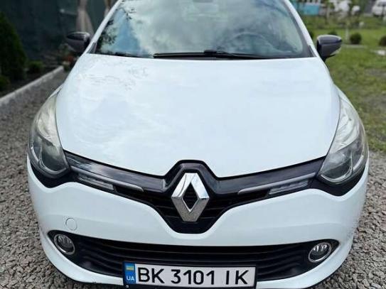 Renault Clio                            2015г. в рассрочку