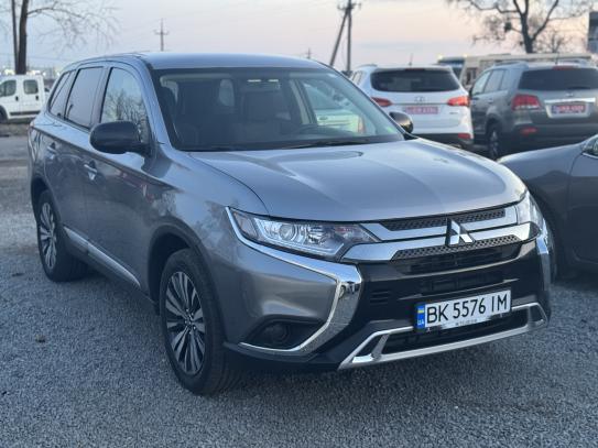 Mitsubishi Outlander
                       2019г. в рассрочку