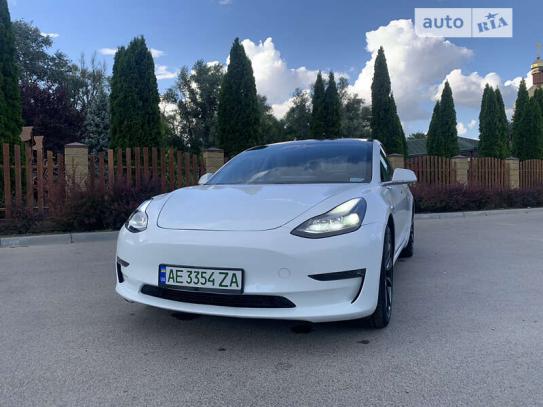 Tesla Model 3 2018р. у розстрочку