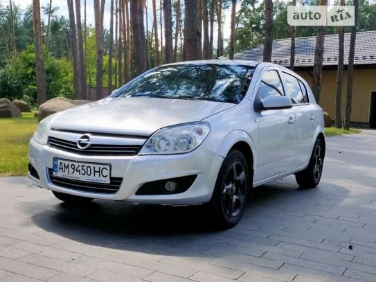 Opel Astra                           2011г. в рассрочку