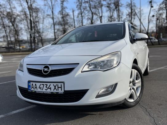 Opel Astra                           2010г. в рассрочку