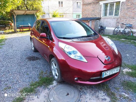 Nissan Leaf                            2011г. в рассрочку