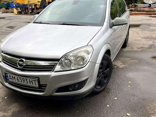 Opel Astra                           2009г. в рассрочку