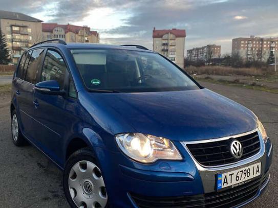 Volkswagen Touran 2009р. у розстрочку