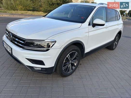 Volkswagen Tiguan
                          2018г. в рассрочку