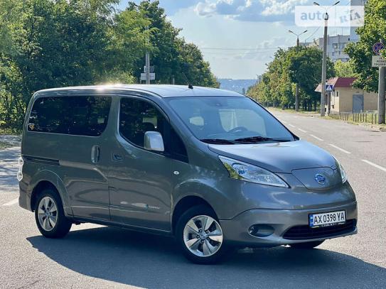 Nissan E-nv200 2015г. в рассрочку