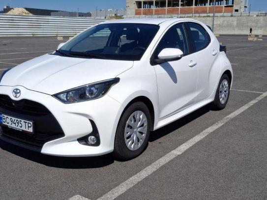 Toyota Yaris                           2023г. в рассрочку