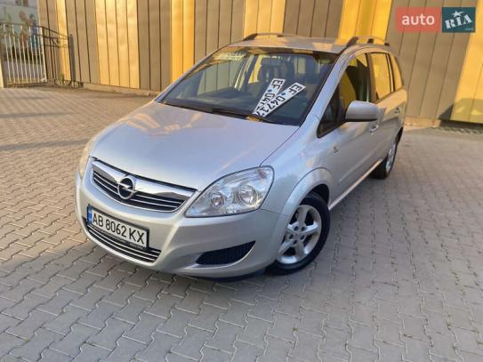 Opel Zafira 2009р. у розстрочку