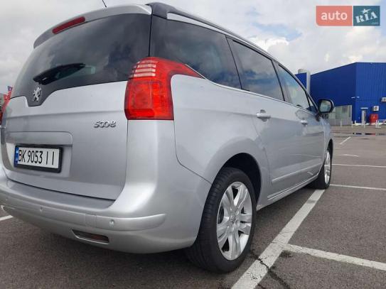 Peugeot 5008                            2011г. в рассрочку