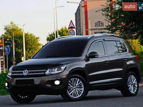 Volkswagen Tiguan 2015г. в рассрочку